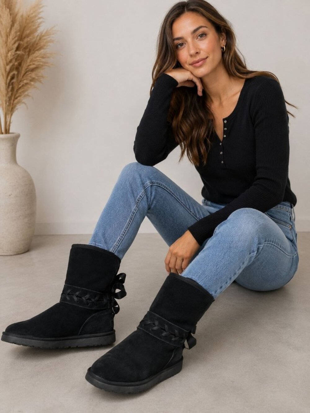 UGG Classic Lace Short Black Suede Boots – Women’s Size 11 Bohemian Casual Cabin